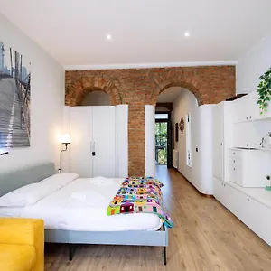 The Red Bricks - San Babila Area Appartamento Milano